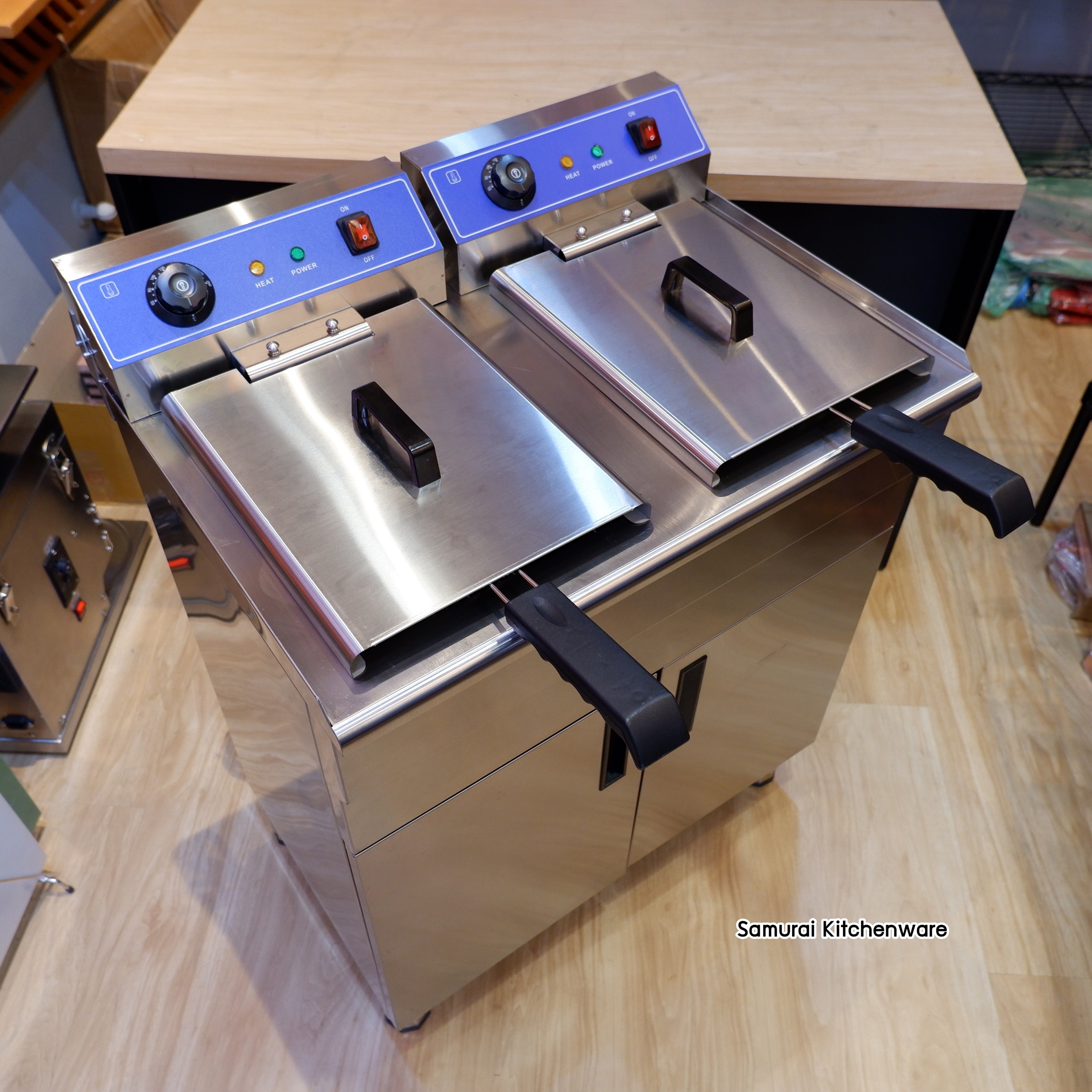 หม้อทอดไฟฟ้า แบบตั้งพื้น (16+16 ลิตร)