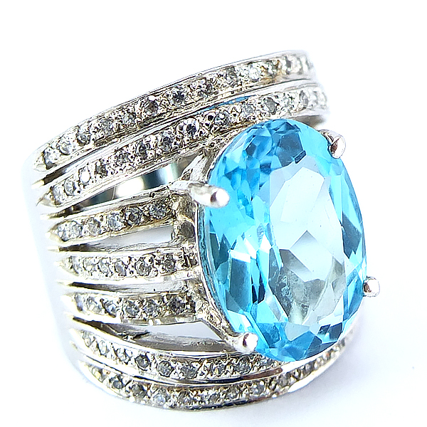 แหวนเงินแท้ราคาถูกชุบทองคำขาว สวิสบลูโทปาซแท้ 8.80 กะรัต เพชรCZ 1.10 กะรัต งานประณีตสวยงาม สั่งผลิตค่ะ