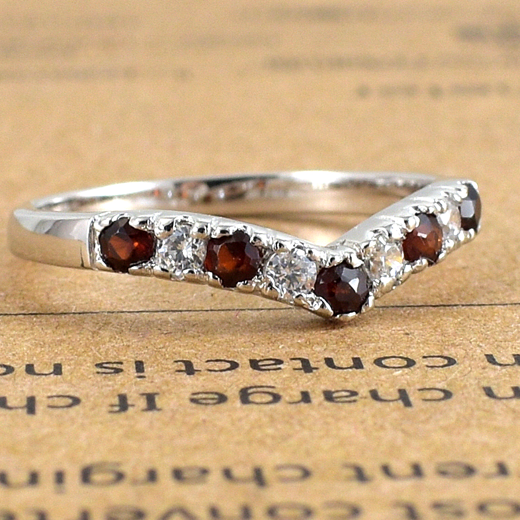 แหวนเงินแท้ราคาถูกชุบทองคำขาว พลอยแท้โกเมน 0.45 กะรัต เพชรCZ 0.12 กะรัต งานประณีตสวยงาม สั่งผลิตค่ะ