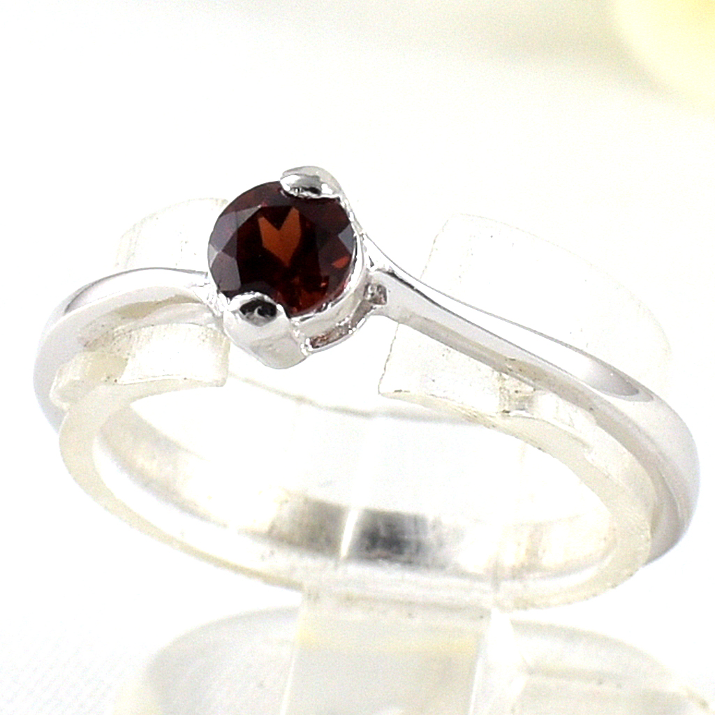 แหวนเงินแท้ราคาถูกชุบทองคำขาว โกเมนแท้ 0.35 กะรัต งานประณีตสวยงาม สั่งผลิตค่ะ