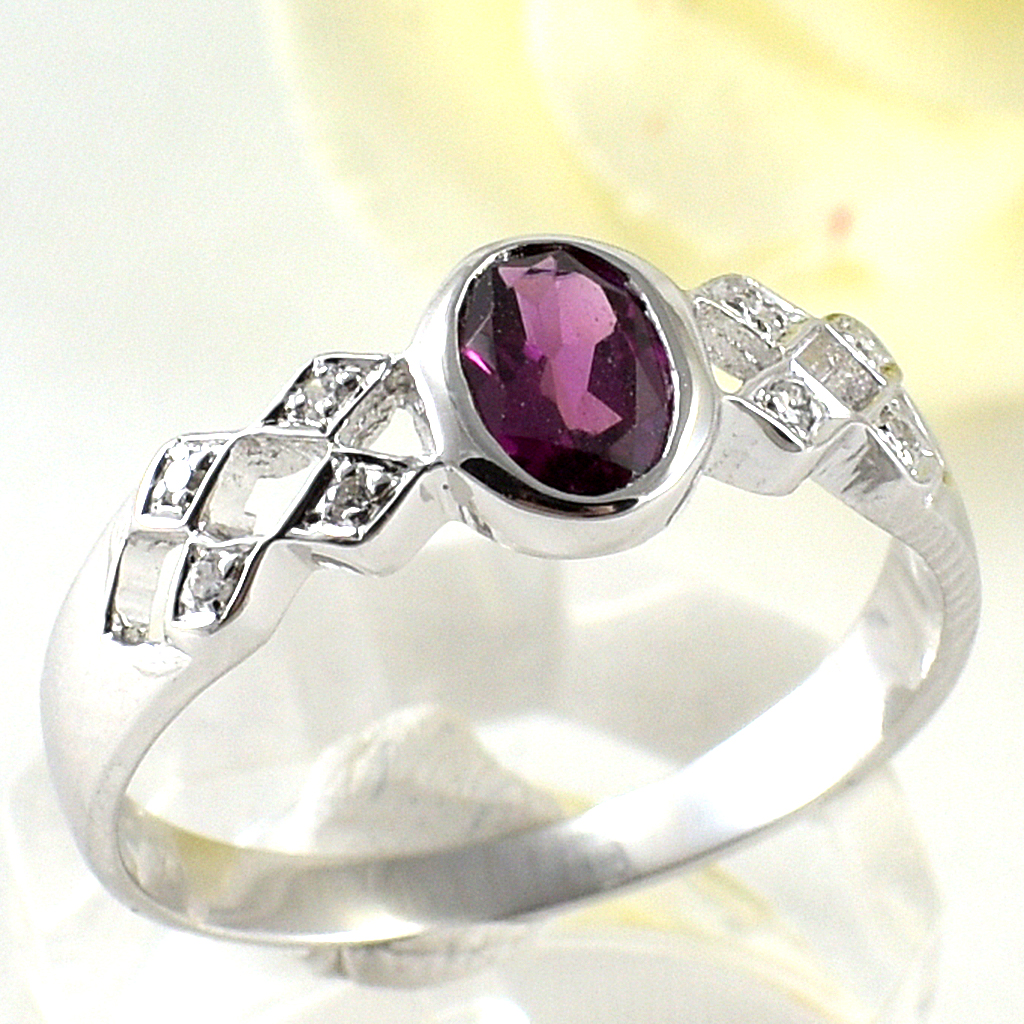 แหวนเงินแท้ราคาถูกชุบทองคำขาว พลอยแท้โรโดไลท์การ์เน็ต 0.55 กะรัต เพชรCZ 0.056 กะรัต งานประณีตสวยงาม สั่งผลิตค่ะ