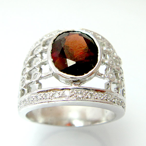 แหวนเงินแท้ราคาถูกชุบทองคำขาว พลอยแท้โกเมน 3.50 กะรัต เพชรCZ 0.44 กะรัต งานประณีตสวยงาม สั่งผลิตค่ะ