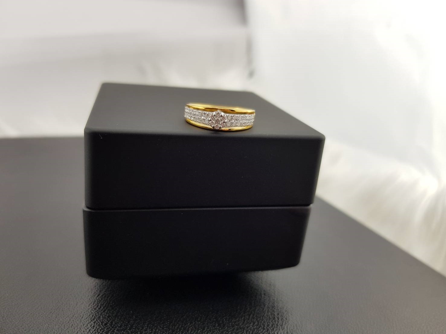 สั่งผลิตเพชรเบลเยี่ยมคัท แหวนแต่งงาน แหวนหมั้น ใส่เที่ยว ออกงาน แหวนทองคำ 18K เพชรแท้ 0.36 กะรัต 2.33 กรัม น้ำ 99 ราคาถูกมาก มีใบรับประกันค่ะ