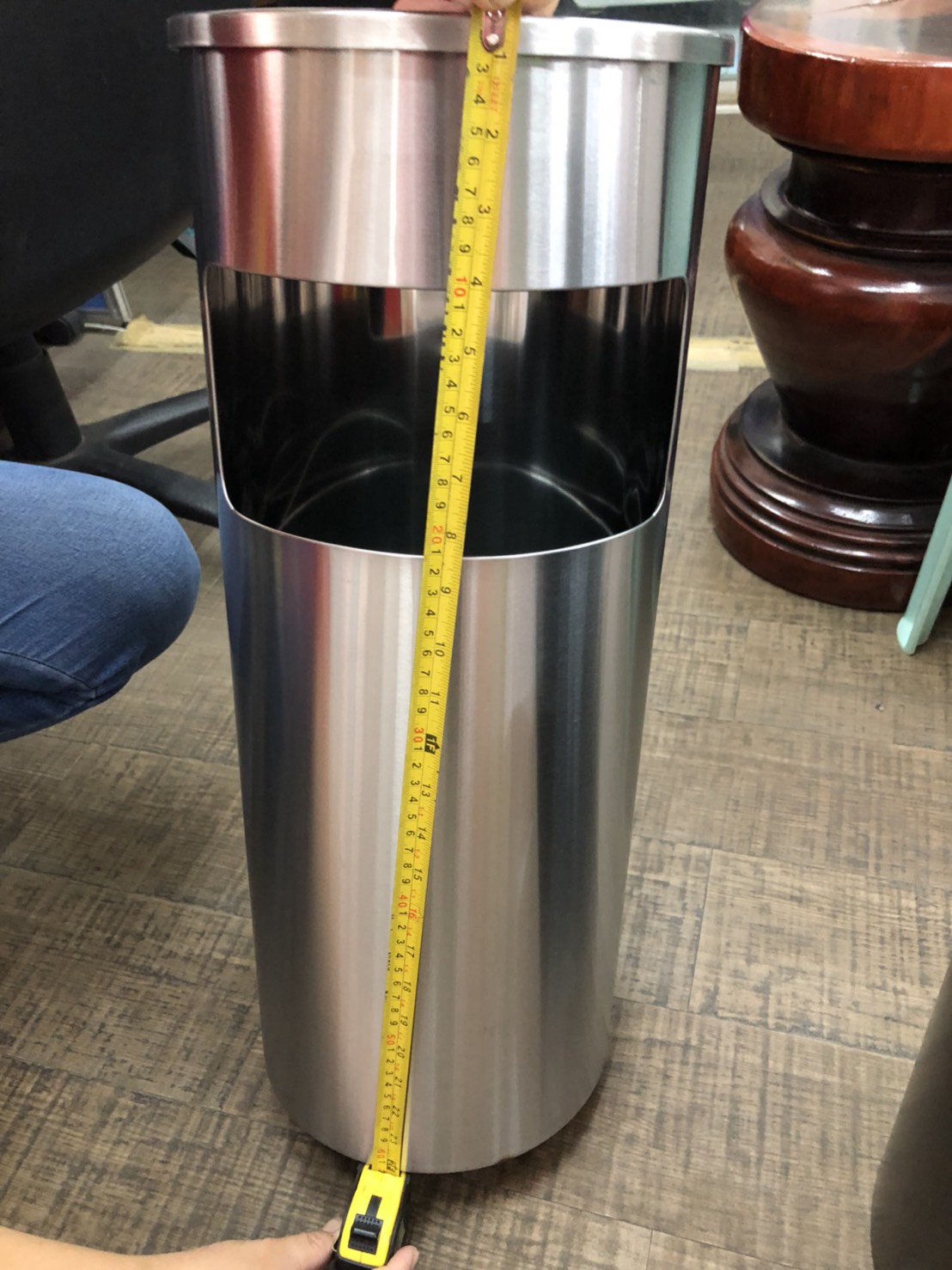 ถังขยะทรงกลมมีที่เขี่ยบุหรี่ รหัส 001-STK-BC