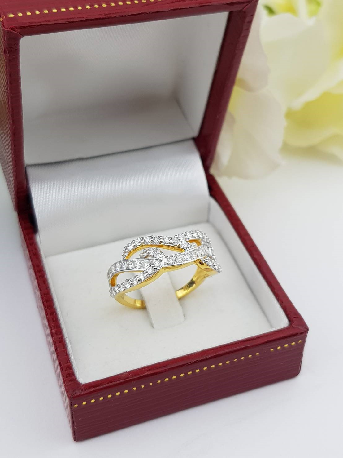 สั่งผลิตเพชรเบลเยี่ยมคัท แหวนแต่งงาน แหวนหมั้น ใส่เที่ยว ออกงาน แหวนทองคำ 18K เพชรแท้ 0.91 กะรัต 4.51 กรัม น้ำ 99 ราคาถูกมาก มีใบรับประกันค่ะ