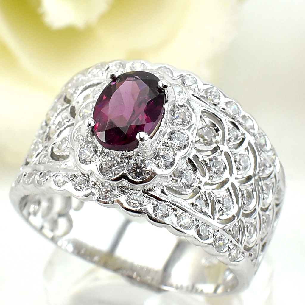 แหวนเงินแท้ราคาถูกชุบทองคำขาว พลอยแท้โรโดไลท์การ์เน็ต 1.0 กะรัต เพชรCZ 0.68 กะรัต งานประณีตสวยงาม สั่งผลิตค่ะ