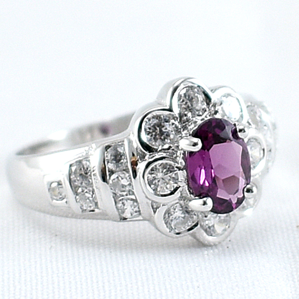 แหวนเงินแท้ราคาถูกชุบทองคำขาว พลอยแท้โรโดไลท์การ์เน็ต 1.0 กะรัต เพชรCZ 0.60 กะรัต งานประณีตสวยงาม สั่งผลิตค่ะ