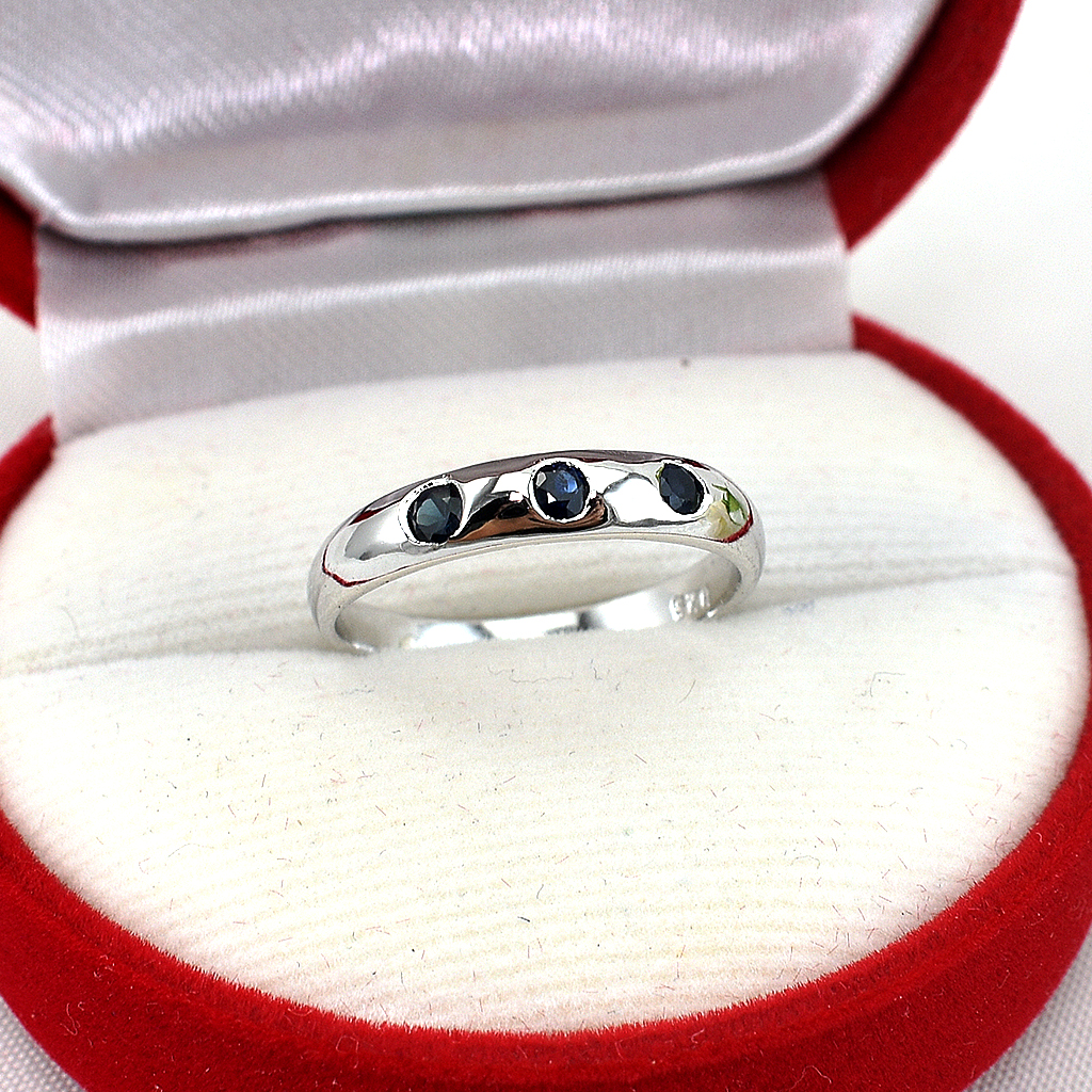 แหวนเงินแท้ราคาถูกชุบทองคำขาว ไพลินแท้ 0.285 กะรัต งานประณีตสวยงาม สั่งผลิตค่ะ