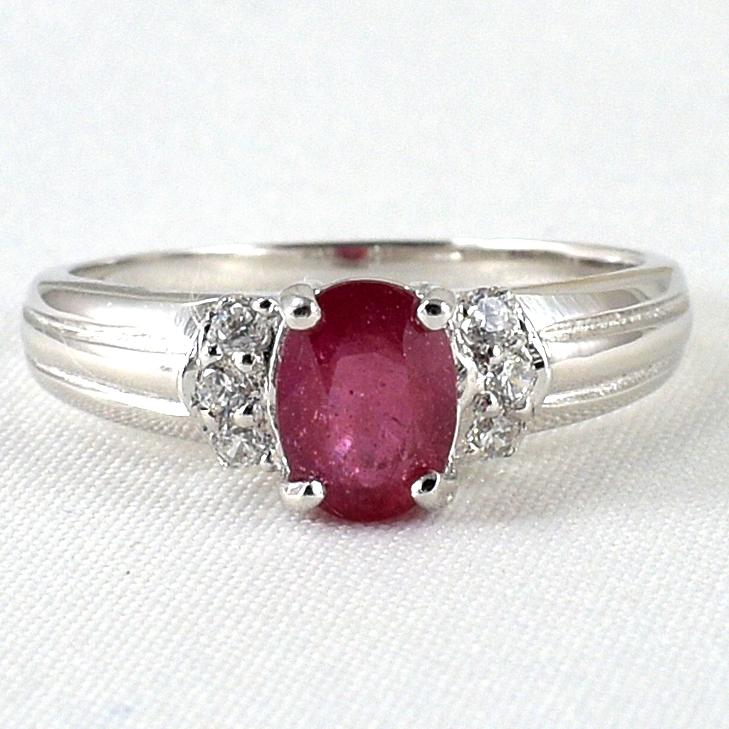 แหวนเงินแท้ราคาถูกชุบทองคำขาว ทับทิมแท้ 0.95 กะรัต เพชรCZ 0.11 กะรัต งานประณีตสวยงาม สั่งผลิตค่ะ