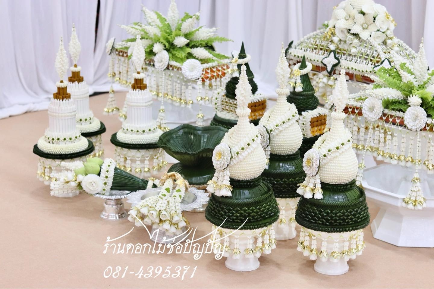 เครื่องบวชดอกไม้สดสีขาว