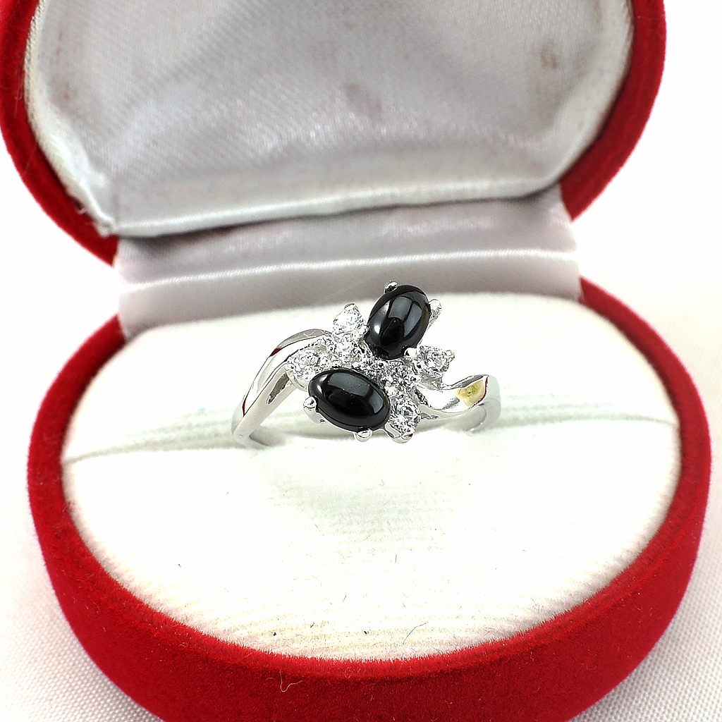 แหวนเงินแท้ราคาถูกชุบทองคำขาว นิลแท้ 1.40 กะรัต เพชรCZ 0.28 กะรัต งานประณีตสวยงาม สั่งผลิตค่ะ