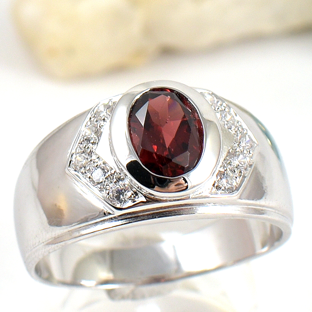 แหวนเงินแท้ราคาถูกชุบทองคำขาว พลอยแท้โกเมน 1.65 กะรัต เพชรCZ 0.30 กะรัต งานประณีตสวยงาม สั่งผลิตค่ะ