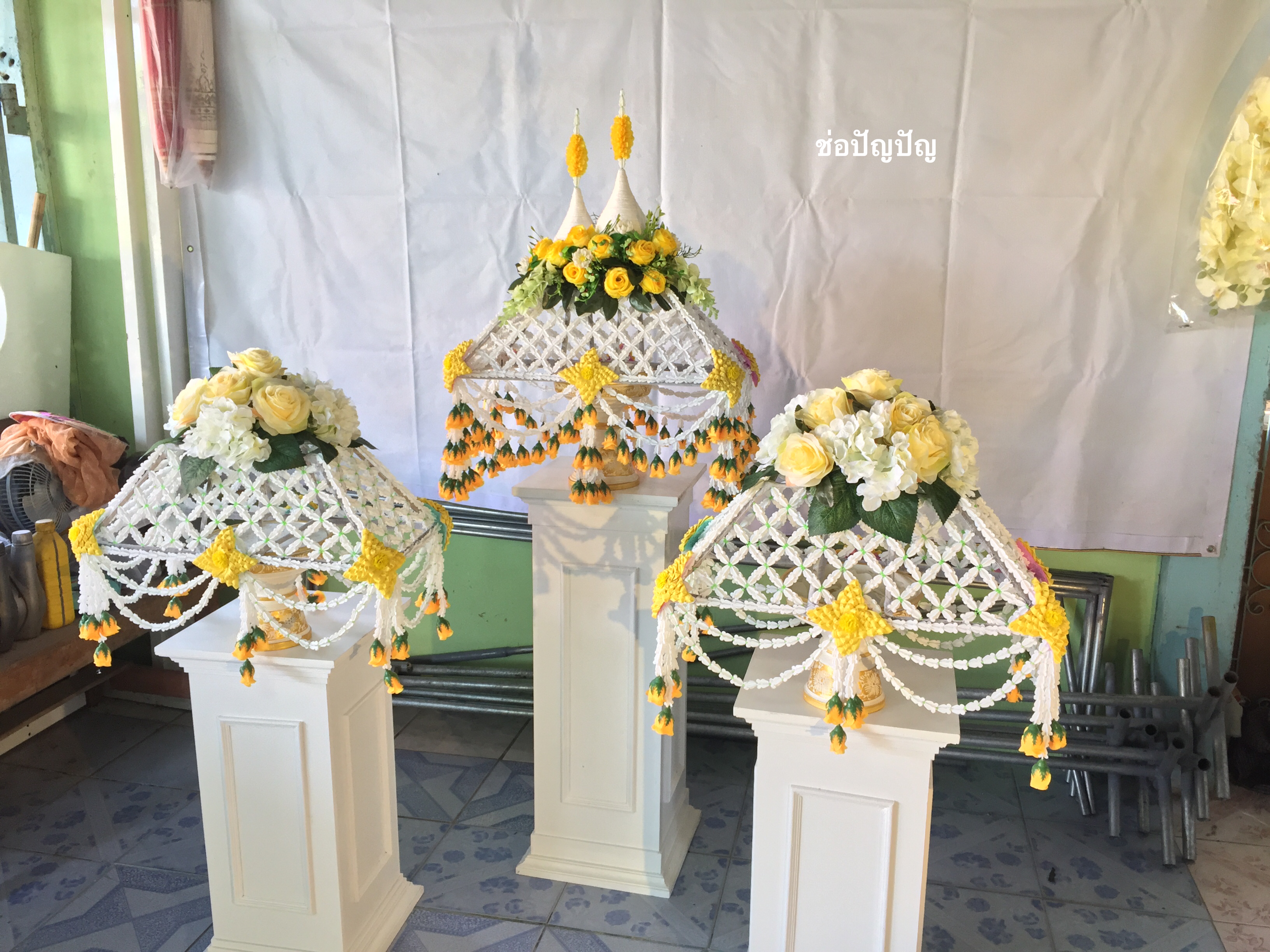 ที่คลุมผ้าไตรดอกไม้ประดิษฐ์