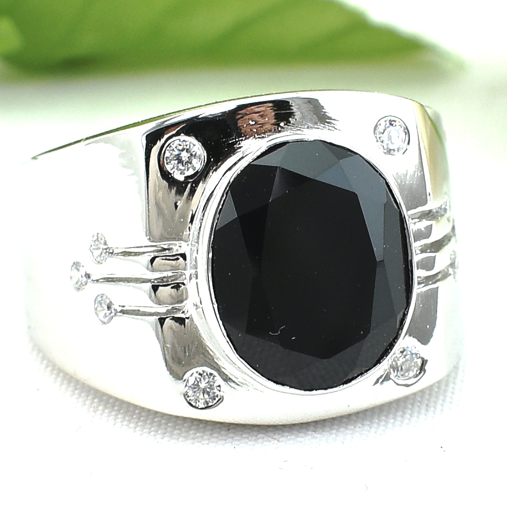 แหวนเงินแท้ราคาถูกชุบทองคำขาว นิลแท้ 6.0 กะรัต เพชรCZ 0.18 กะรัต งานประณีตสวยงาม สั่งผลิตค่ะ