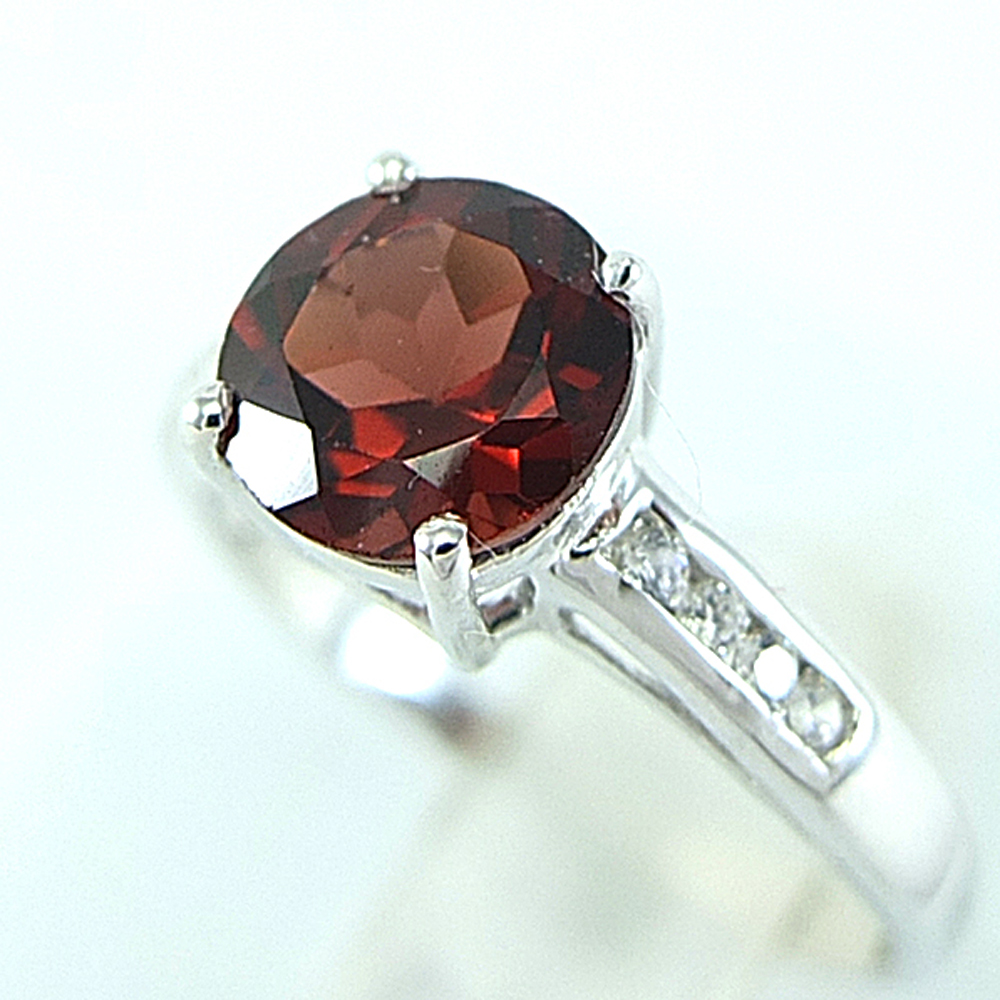 แหวนเงินแท้ราคาถูกชุบทองคำขาว พลอยแท้โกเมน 1.65 กะรัต เพชรCZ 0.08 กะรัต งานประณีตสวยงาม สั่งผลิตค่ะ