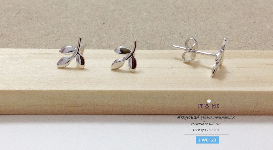 ต่างหูเงินแท้จิ๋ว รูปใบมะกอกเคลือบเงา (ตัวเรือนเงินแท้)