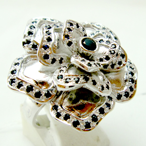 แหวนเงินแท้ราคาถูกชุบทองคำขาว ไพลินแท้ 1.57 กะรัต งานประณีตสวยงาม สั่งผลิตค่ะ