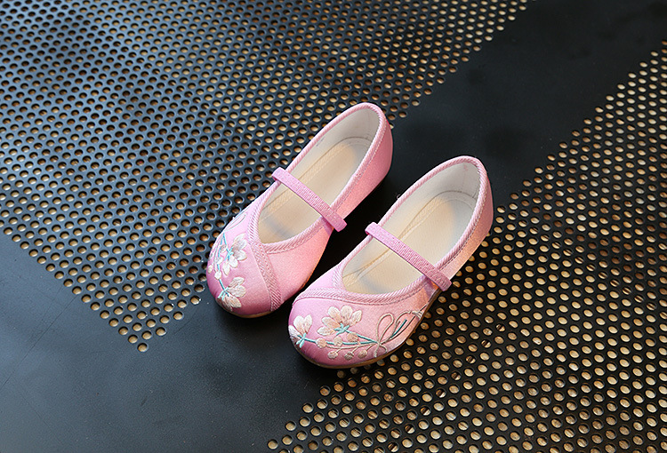 F รองเท้าจีนเด็ก ดอกไม้ขาว