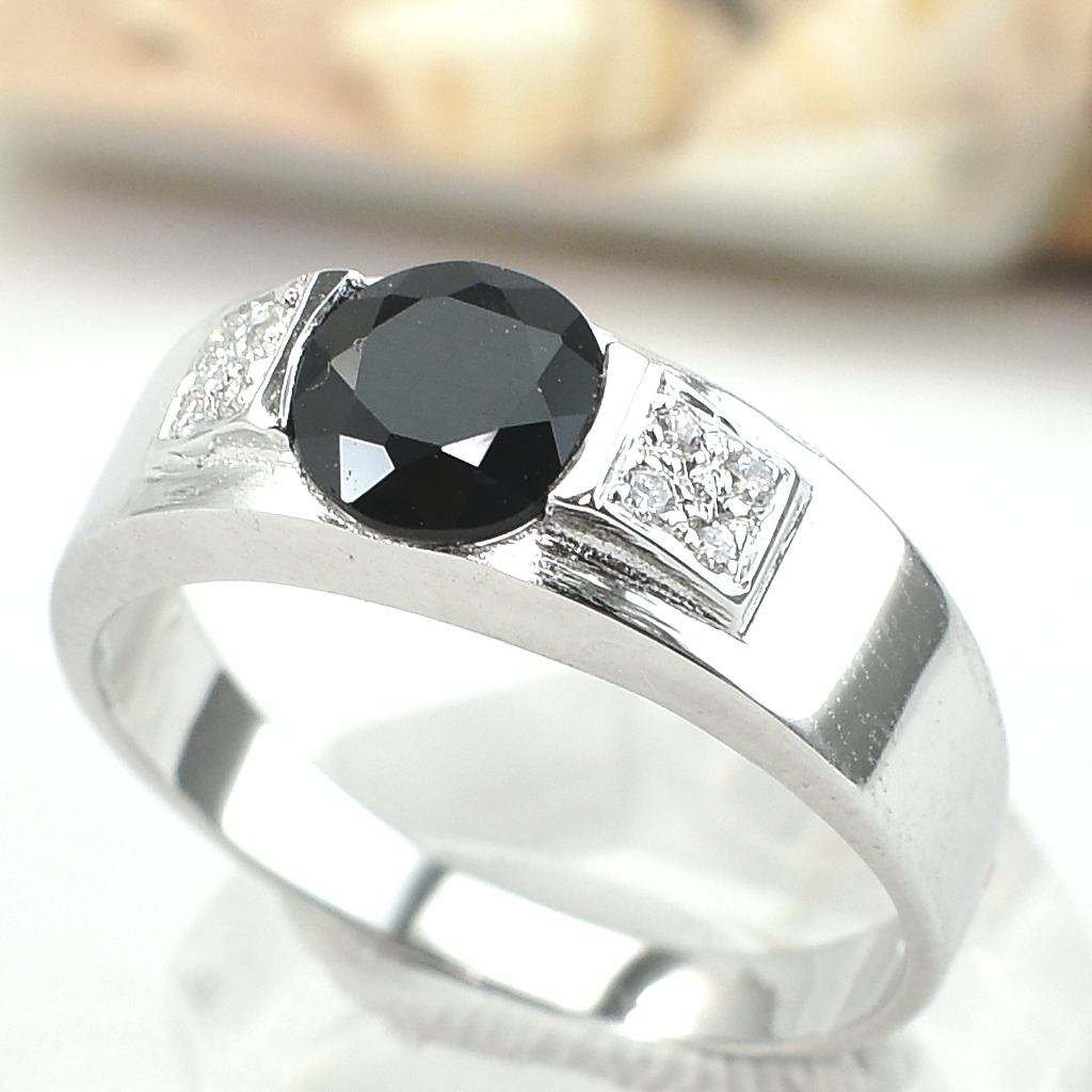 แหวนเงินแท้ราคาถูกชุบทองคำขาว นิลแท้ 1.05 กะรัต เพชรCZ 0.056 กะรัต งานประณีตสวยงาม สั่งผลิตค่ะ