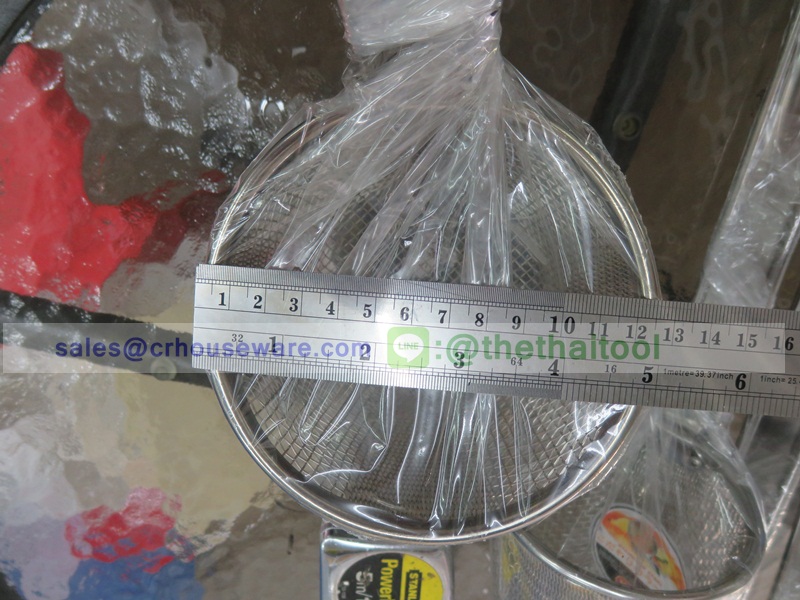 ตะกร้อลวกก๋วยเตี๋ยวสแตนเลส 12 นิ้ว ด้ามไม้ 008-WT-12