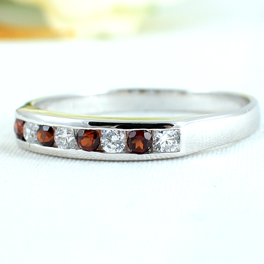 แหวนเงินแท้ราคาถูกชุบทองคำขาว พลอยแท้โกเมน 0.24 กะรัต เพชรCZ 0.12 กะรัต งานประณีตสวยงาม สั่งผลิตค่ะ