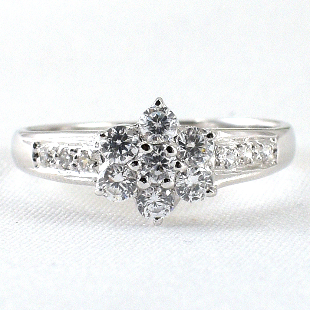 แหวนเงินแท้ราคาถูกชุบทองคำขาว เพชรCZเม็ดกลาง 0.28 กะรัต เพชรCZเม็ดข้าง 0.06 กะรัต งานประณีตสวยงาม สั่งผลิตค่ะ