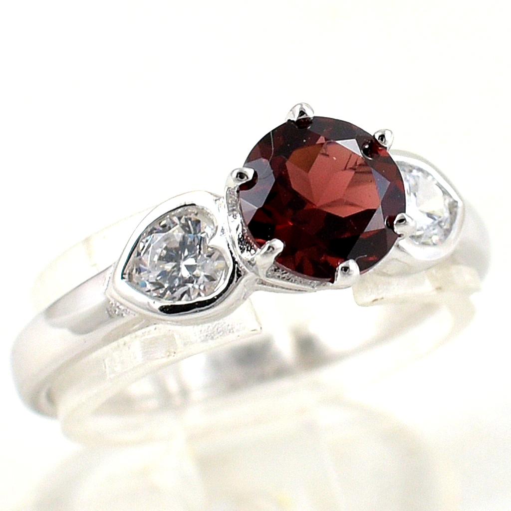 แหวนเงินแท้ราคาถูกชุบทองคำขาว พลอยแท้โกเมน 1.0 กะรัต เพชรCZ 0.34 กะรัต งานประณีตสวยงาม สั่งผลิตค่ะ