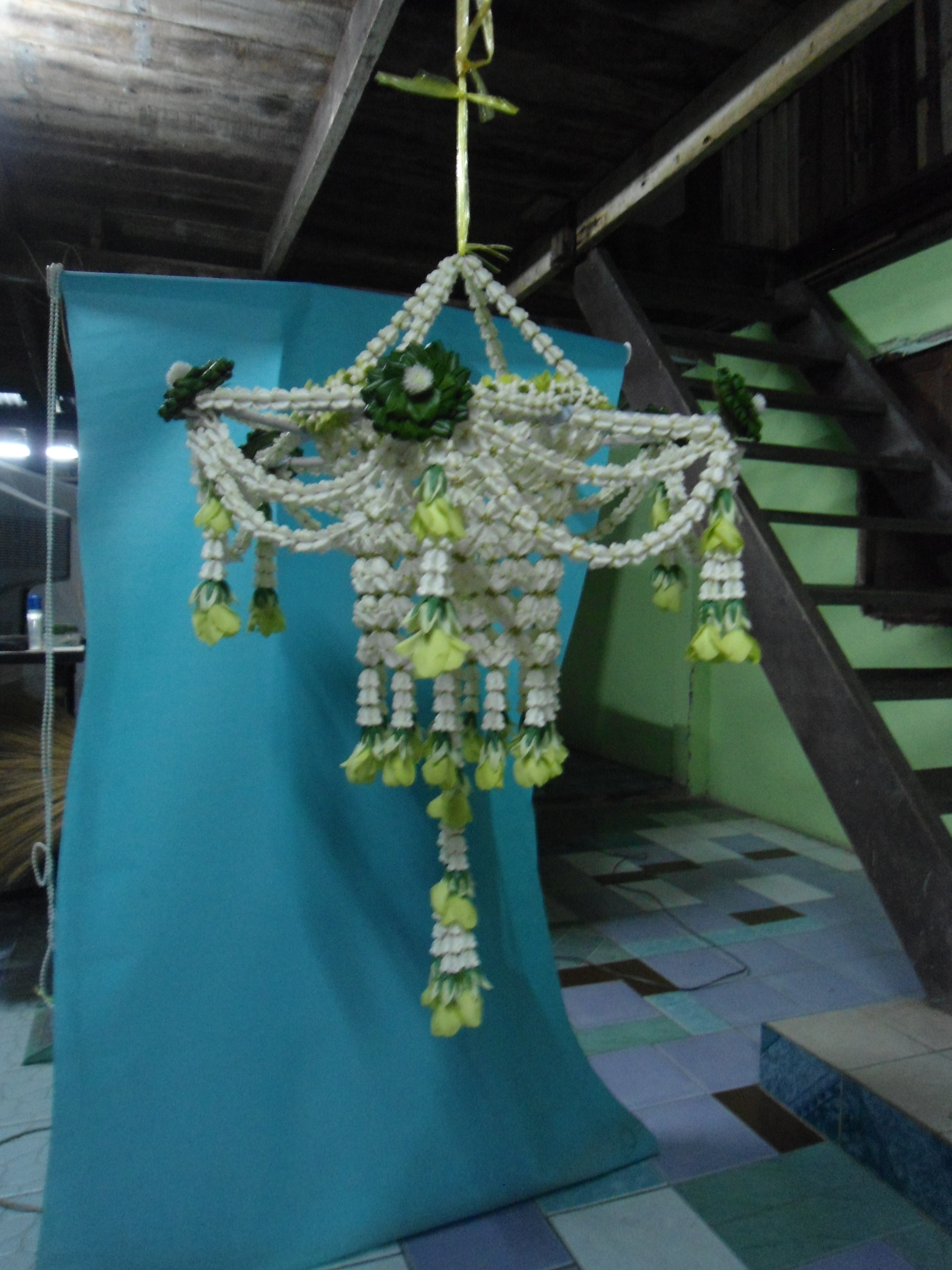 เครื่องแขวนดอกไม้สด ระย้าน้อย