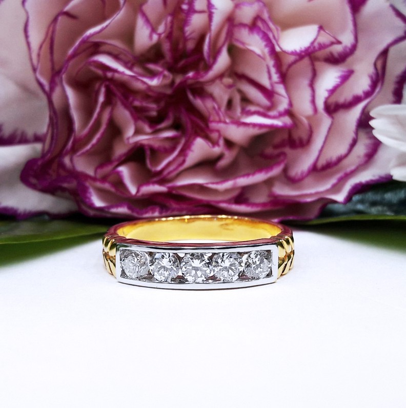 สั่งผลิตเพชรเบลเยี่ยมคัท แหวนแต่งงาน แหวนหมั้น ใส่เที่ยว ออกงาน แหวนทองคำ 18K เพชรแท้ 0.66 กะรัต 4.10 กรัม น้ำ 99 ราคาถูกมาก มีใบรับประกันค่ะ