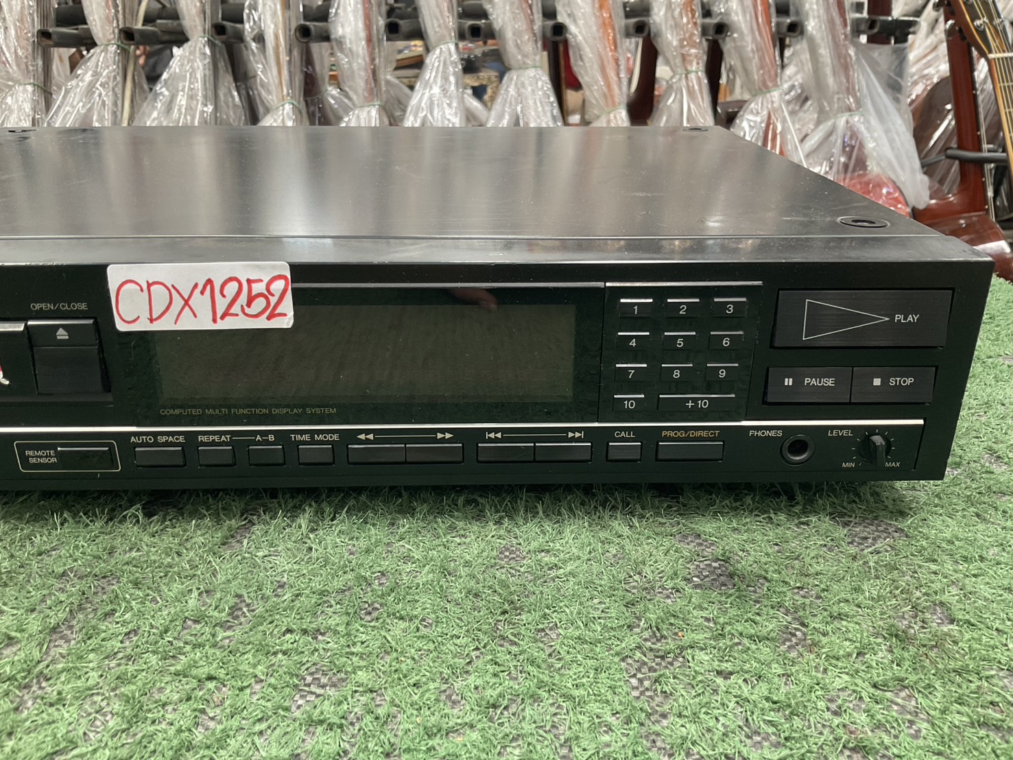 เครื่องเล่น CD - DENON : DCD-900 สินค้าไม่พร้อมใช้(ต้องซ่อม)