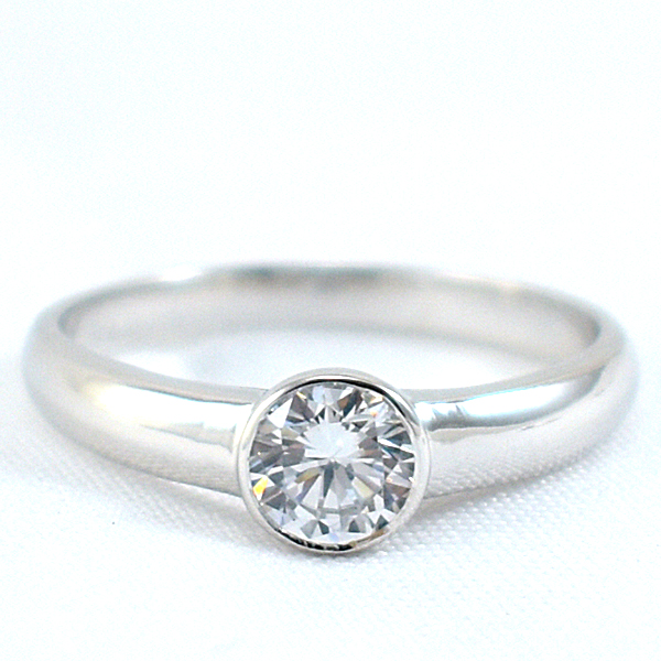 แหวนเงินแท้ราคาถูกชุบทองคำขาว เพชรCZแท้ 0.48 กะรัต งานประณีตสวยงาม สั่งผลิตค่ะ