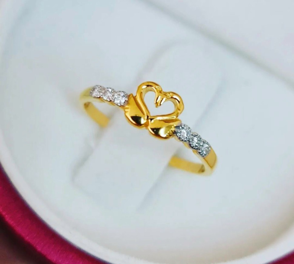 พร้อมส่งและสั่งผลิตแหวนเพชรหงส์คู่รูปหัวใจ แหวนแต่งงาน แหวนหมั้น ใส่เที่ยว ออกงาน แหวนทองคำ 9K เพชรเกสรแท้ 0.06 กะรัต 6 เม็ด ราคาถูกมาก ส่งฟรี