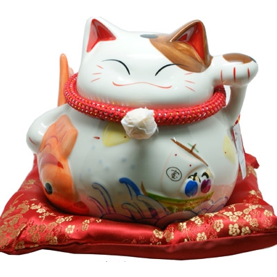 แมวกวักเซรามิคWH23 อุ้มปลา