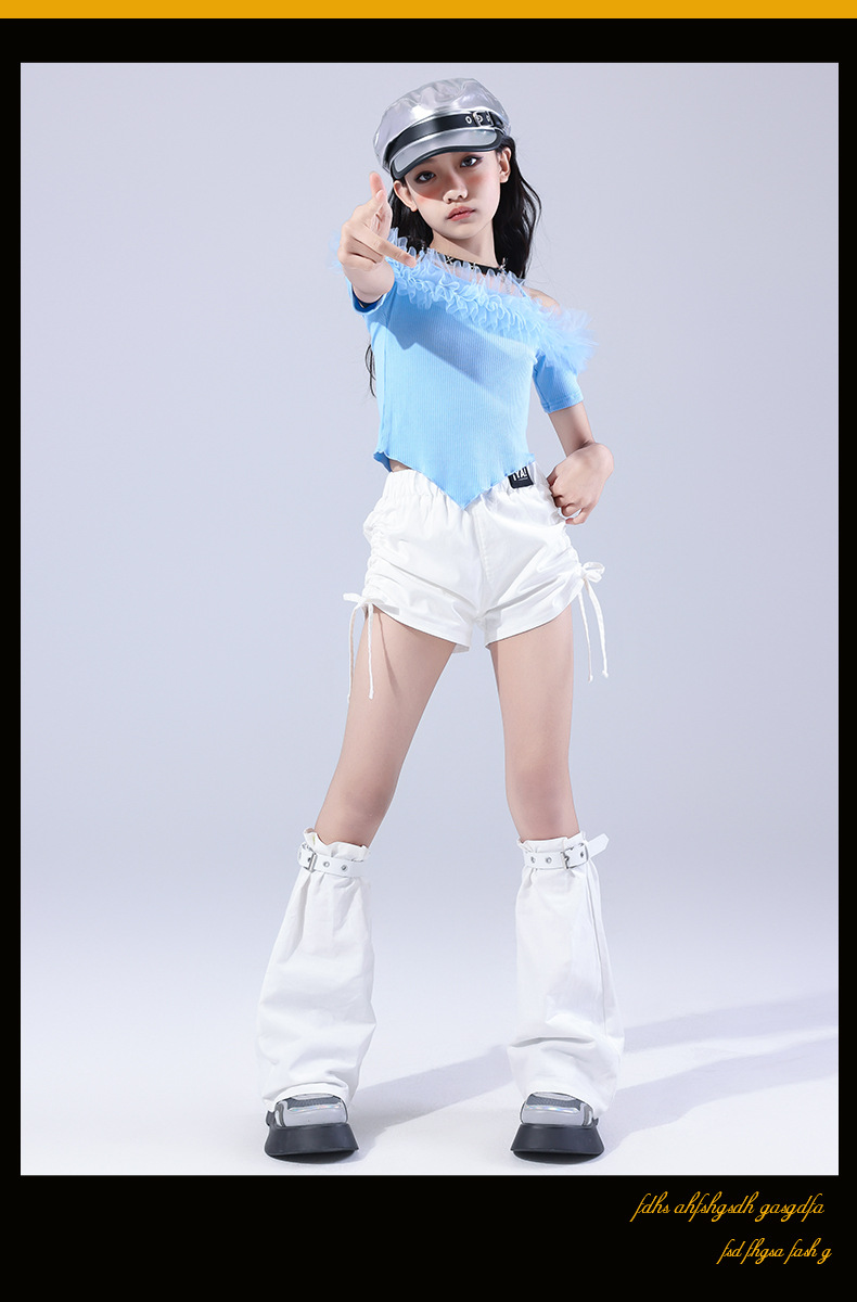 พร้อมส่ง ชุดเต้นเด็กผู้หญิง แฟชั่นเกาหลี สีฟ้าขาว สไตล์ K-pop ฮิปฮอป แขนเปิดไหล่ + กางเกงขาสั้น พร้อมปลอกขา