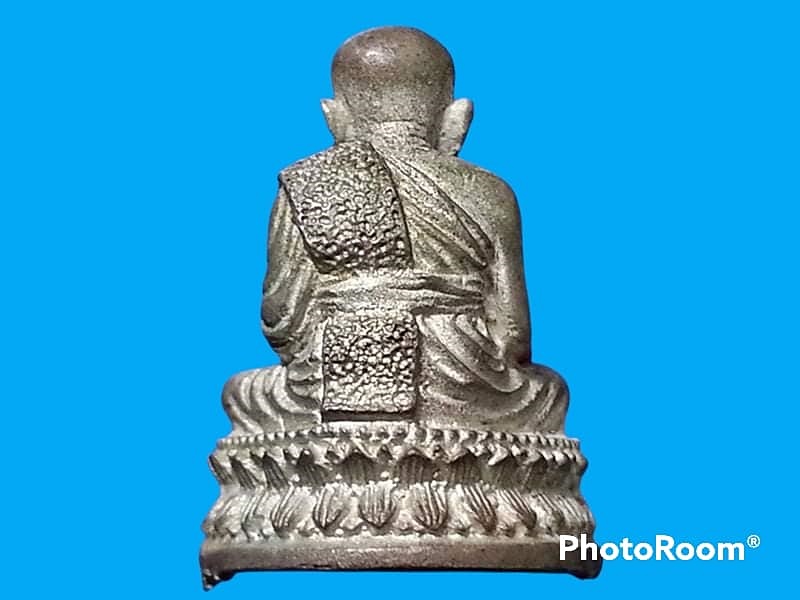 รูปเหมือนหลวงปู่ทวด วัดช้างให้ รุ่นเฉลิมพระเกียรติ ปี 2544 เนื้อเงิน แผ่นปิดฐานไม่มี