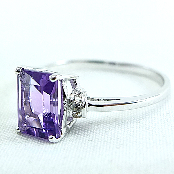 แหวนเงินแท้ราคาถูกชุบทองคำขาว แอมิทิสต์แท้ 1.60 กะรัต เพชรCZ 0.07 กะรัต งานประณีตสวยงาม สั่งผลิตค่ะ