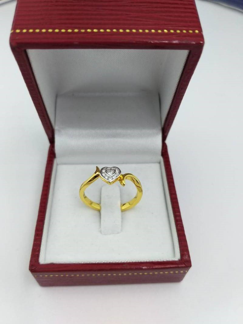 สั่งผลิตเพชรเบลเยี่ยมคัท แหวนแต่งงาน แหวนหมั้น ใส่เที่ยว ออกงาน แหวนทองคำ 18K เพชรแท้ 0.12 กะรัต 2.58 กรัม น้ำ 99 ราคาถูกมาก มีใบรับประกันค่ะ