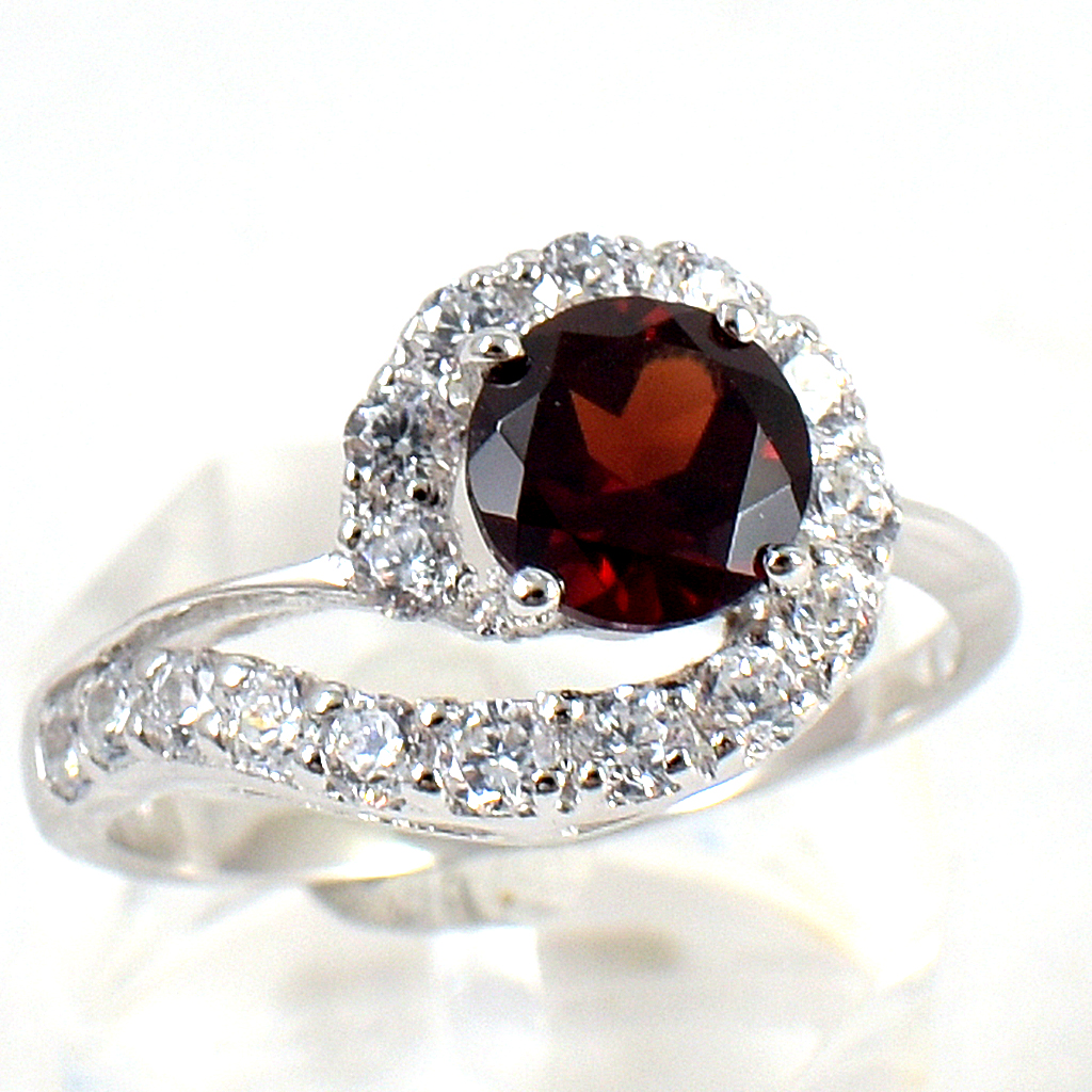 แหวนเงินแท้ราคาถูกชุบทองคำขาว พลอยแท้โกเมน 1.20 กะรัต เพชรCZ 0.48 กะรัต งานประณีตสวยงาม สั่งผลิตค่ะ