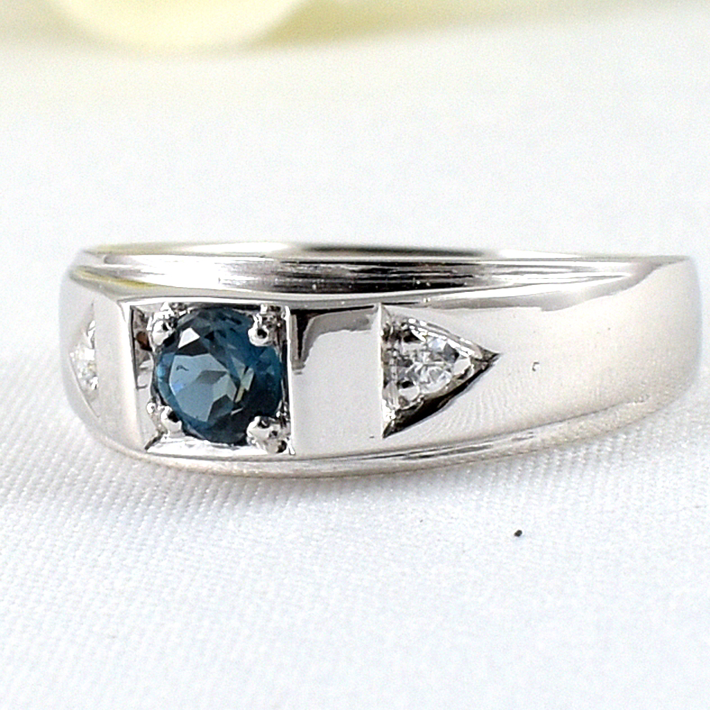 แหวนเงินแท้ราคาถูกชุบทองคำขาว ลอนดอนบลูโทปาซแท้ 0.35 กะรัต เพชรCZ 0.05 กะรัต งานประณีตสวยงาม สั่งผลิตค่ะ