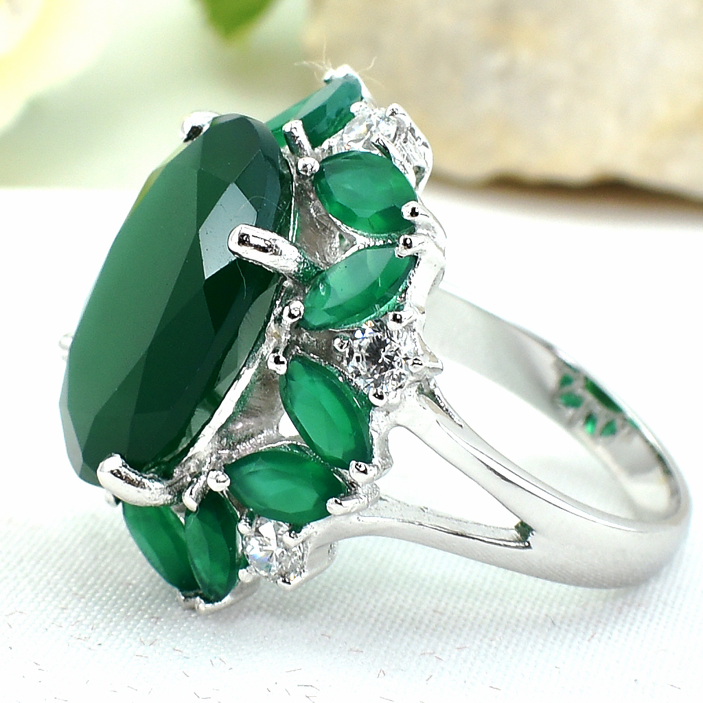 แหวนเงินแท้ราคาถูกชุบทองคำขาว พลอยแท้กรีนอะเกทเม็ดกลาง 13.25 กะรัต พลอยแท้กรีนอะเกทเม็ดข้าง 3.0 กะรัต เพชรCZ 0.30 กะรัต งานประณีตสวยงาม สั่งผลิตค่ะ