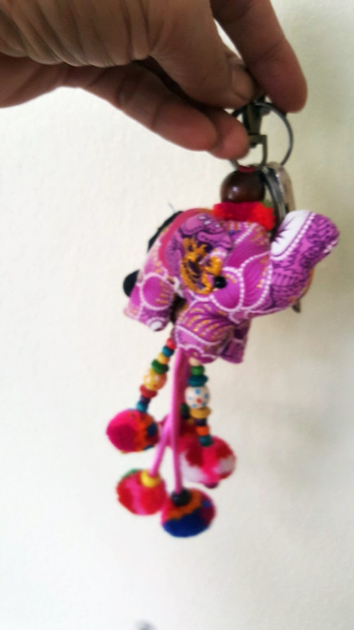 SIVAREE เศษผ้าตกแต่งเป็นรูปช้างห้อยพวงกุญแจ Upcycling Product ม่วง,เหลือง,แดง,เขียว กว้าง3นิ้วยาว3.5 นิ้ว