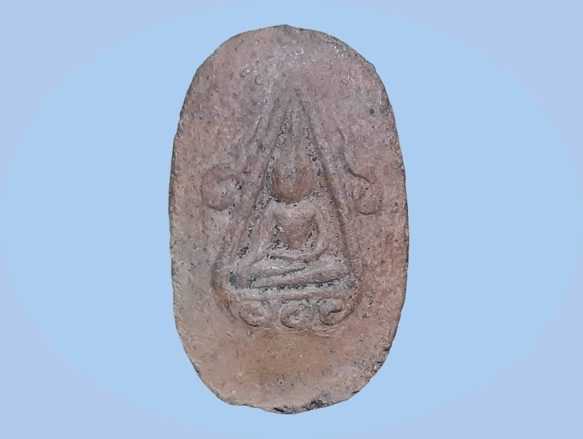 พระพิมพ์ทรงชฎา หลัง นาง วัดจุฬามณี เนื้อดิน สร้างยุคหลัง ประมาณปี 2536