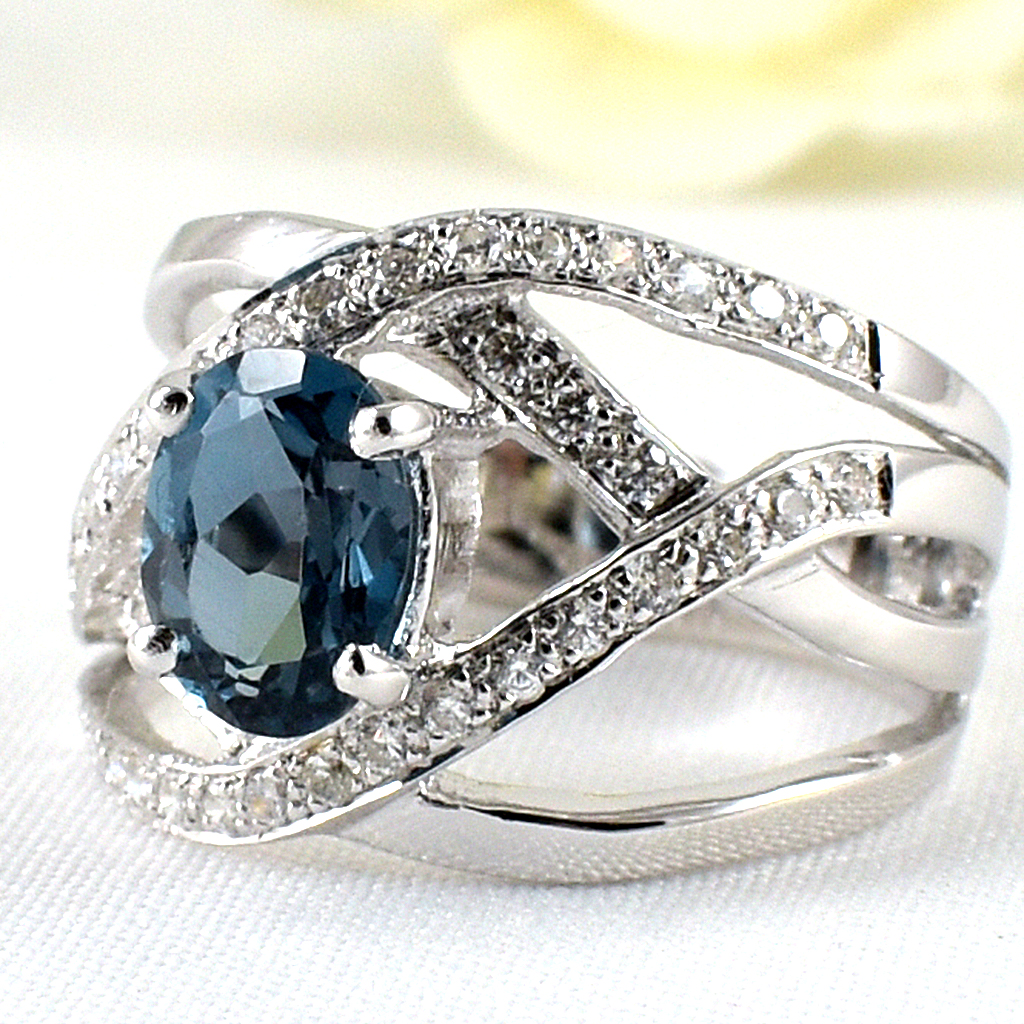 แหวนเงินแท้ราคาถูกชุบทองคำขาว ลอนดอนบลูโทปาซแท้ 1.45 กะรัต เพชรCZ 0.38 กะรัต งานประณีตสวยงาม สั่งผลิตค่ะ