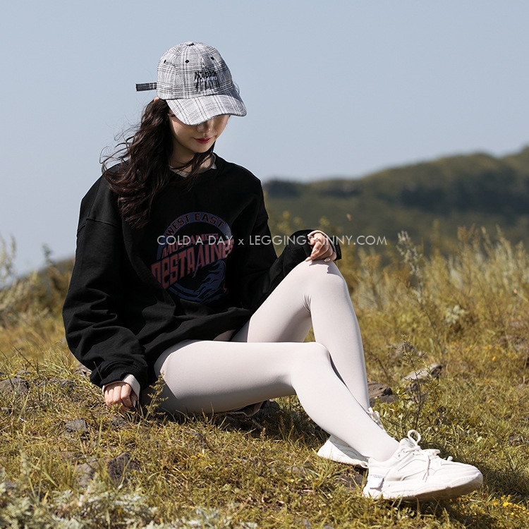 900D White Leggings เลกกิ้งกันหนาว สีขาว