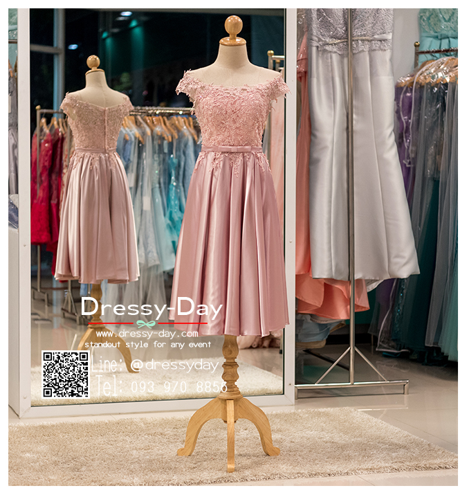 รหัส ชุดราตรีคนอ้วน :PFS036 ชุดไปงานแต่งผ้าซาตินสวยหรูปักกริตเตอร์ ชุดราตรีสั้นตกแต่งลูกไม้หรู คาดโบว์ช่วงเอว ชุดแซกสีชมพูผ้าซาติน ไหล่ปาด สวยสง่าดูดีแบบเจ้าหญิงใส่เป็นชุดไปงานแต่งงาน งานกาล่าดินเนอร์ งานเลี้ยง งานพรอม งานรับกระบี่