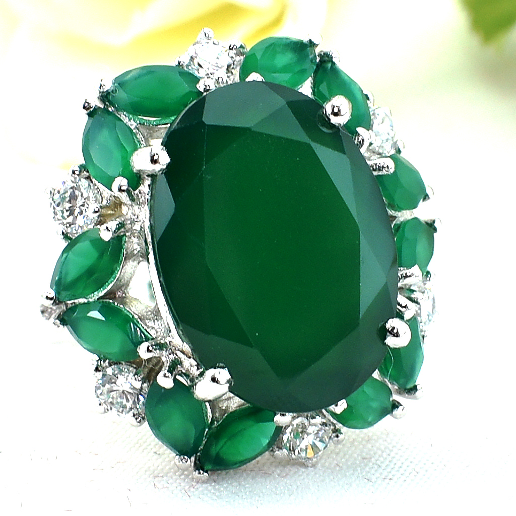 แหวนเงินแท้ราคาถูกชุบทองคำขาว พลอยแท้กรีนอะเกทเม็ดกลาง 13.25 กะรัต พลอยแท้กรีนอะเกทเม็ดข้าง 3.0 กะรัต เพชรCZ 0.30 กะรัต งานประณีตสวยงาม สั่งผลิตค่ะ