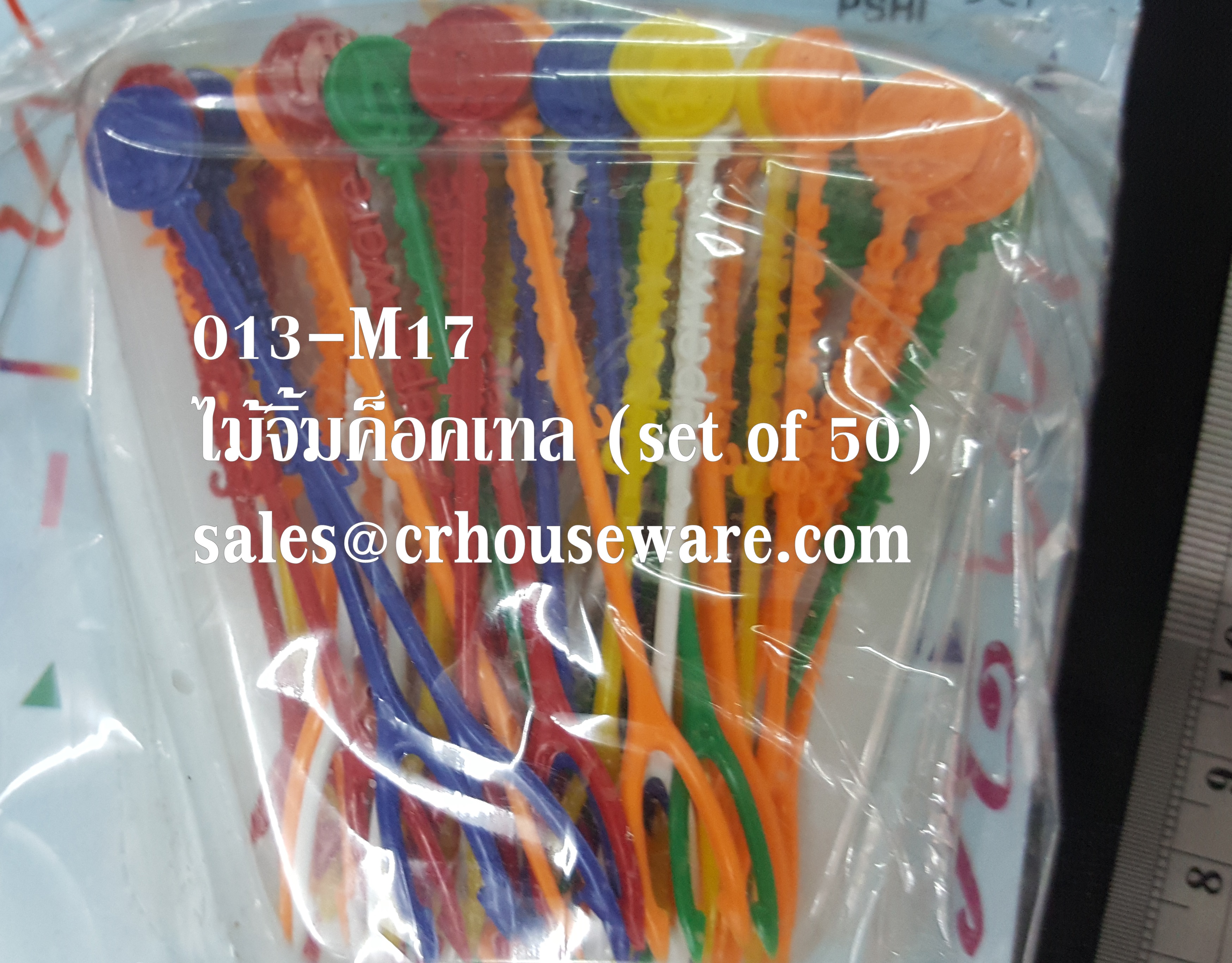 ส้อมจิ้มค๊อคเทลพลาสติก 2 เขี้ยว (ห่อละ 50 อัน) คละสี 013-M17