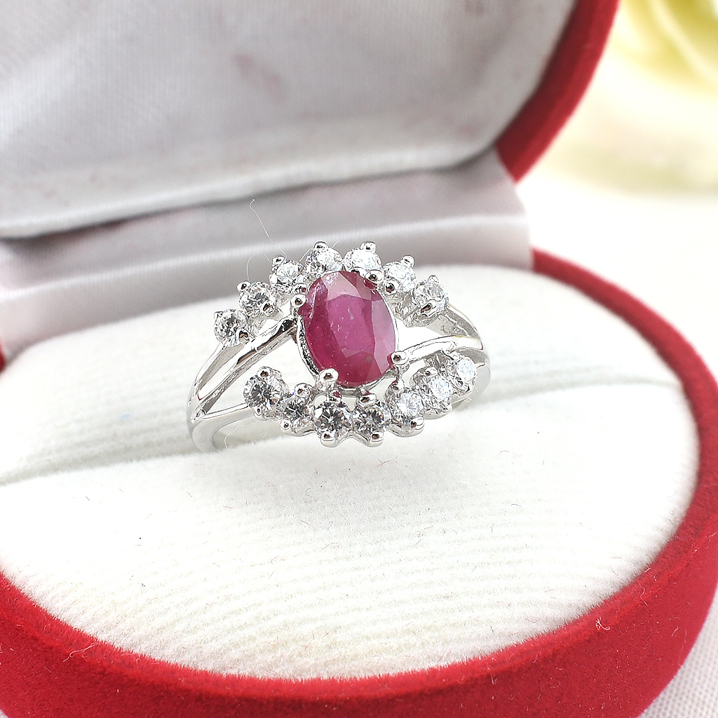 แหวนเงินแท้ราคาถูกชุบทองคำขาว ทับทิมแท้ 0.95 กะรัต เพชรCZ 0.42 กะรัต งานประณีตสวยงาม สั่งผลิตค่ะ