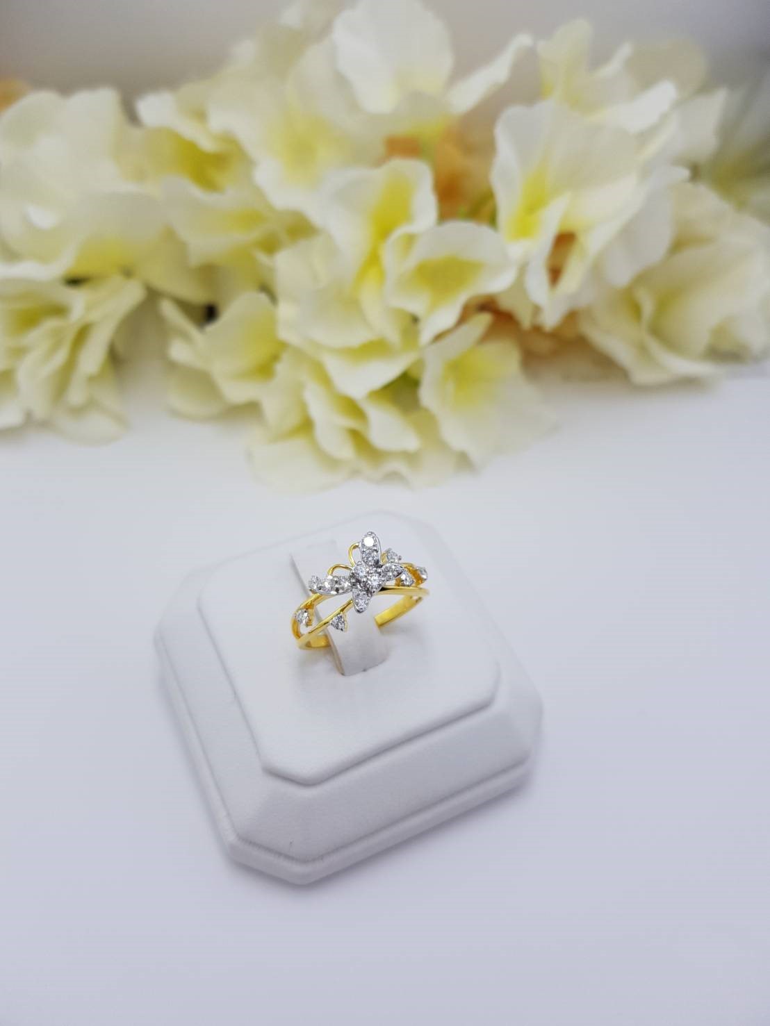 สั่งผลิตเพชรเบลเยี่ยมคัท แหวนแต่งงาน แหวนหมั้น ใส่เที่ยว ออกงาน แหวนทองคำ 18K เพชรแท้ 0.39 กะรัต 2.91 กรัม น้ำ 99 ราคาถูกมาก มีใบรับประกันค่ะ