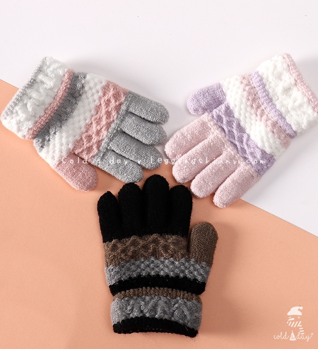 ถุงมือไหมพรมถักลาย 3-6 ปี